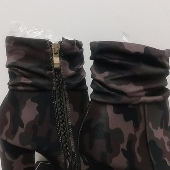 QUPID Fatigue Stretch Mid Bootie | 7M - Picture 8 of 10